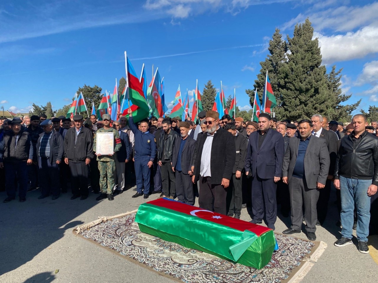 Xocalı soyqırımında itkin düşən şəhidimiz Xəzər rayonunda torpağa tapşırılıb - FOTOLAR